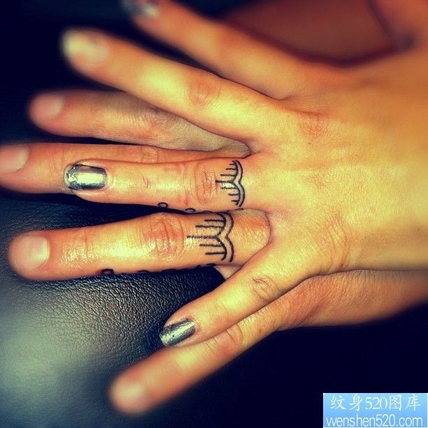 手指情侣戒指纹身图案