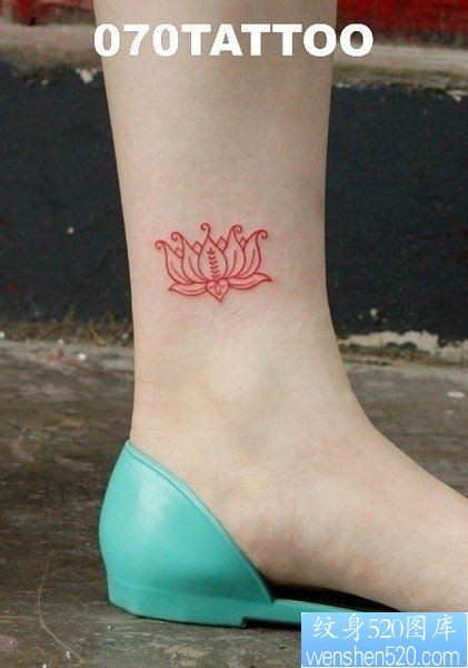 脚部一款个性花腾纹身图案