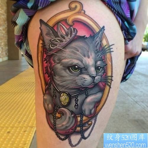 女性腿部猫咪纹身图案