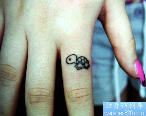 小清新手指小乌龟纹身图案