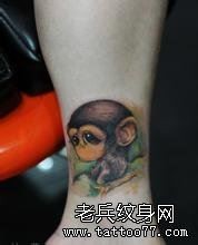 脚踝可爱的猴子纹身图案