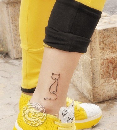 女性脚部小猫刺青