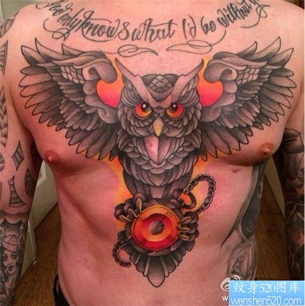 个性的胸口猫头鹰纹身图案