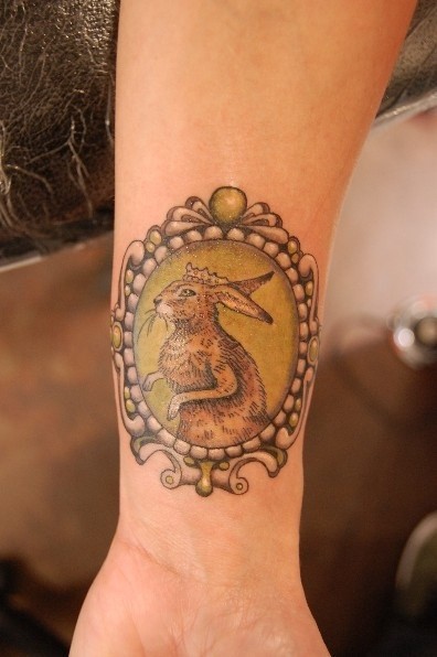 手腕个性的兔子纹身