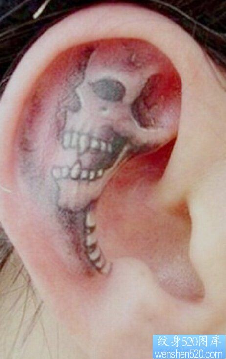 一款耳朵骷髅纹身图案