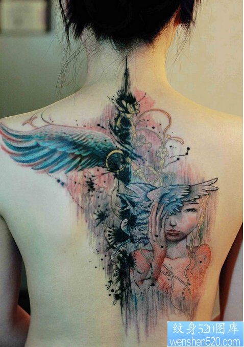 女性背部个性泼墨纹身图案