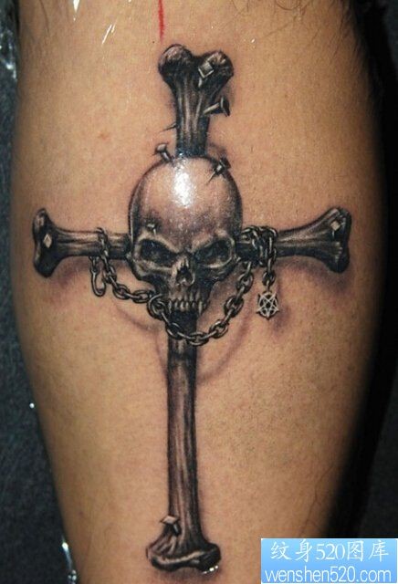 一款腿部十字架骷髅纹身图案