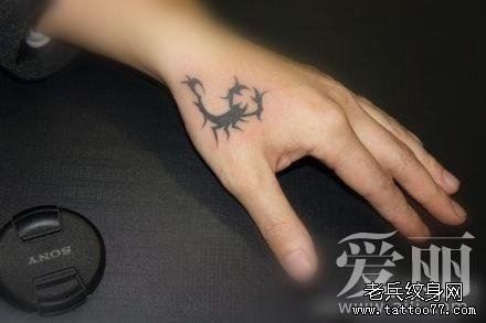 小清新手部蝎子图腾纹身图案