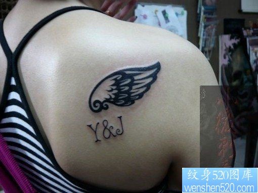 小清新背部翅膀纹身图案
