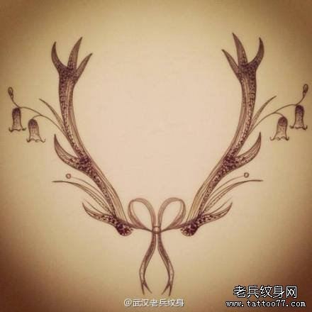 一张小清新的鹿角纹身图案