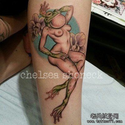 一款腿部青蛙个性纹身图案