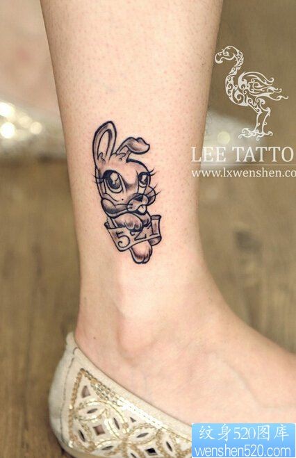 脚踝可爱兔子纹身图案
