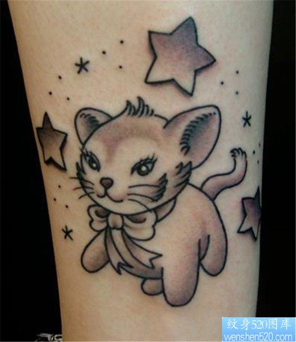 小腿部一只调皮的小猫咪纹身图案