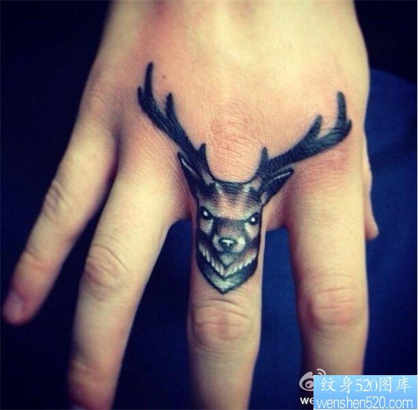一款手指羚羊纹身图案