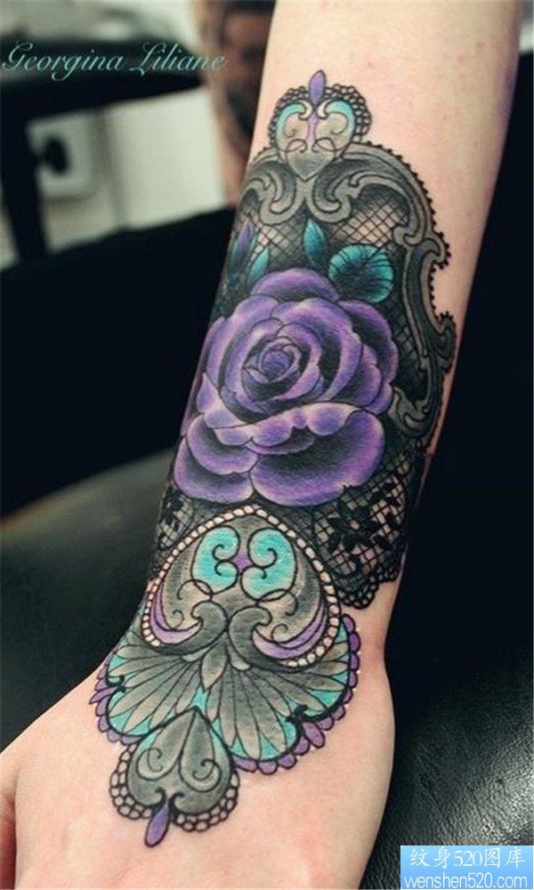 手臂蕾丝玫瑰纹身图案