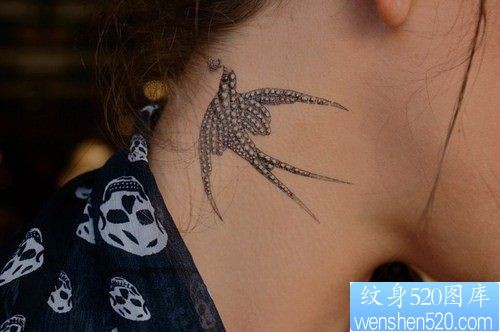 小清新颈部燕子纹身图案