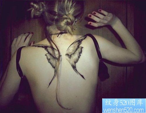 小清新女性背部翅膀纹身图案