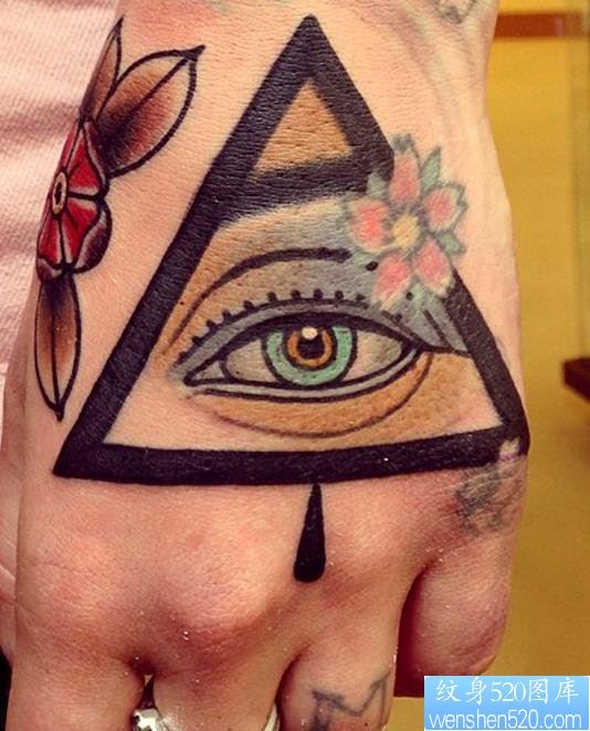 一款手部上帝之眼和花朵纹身图案