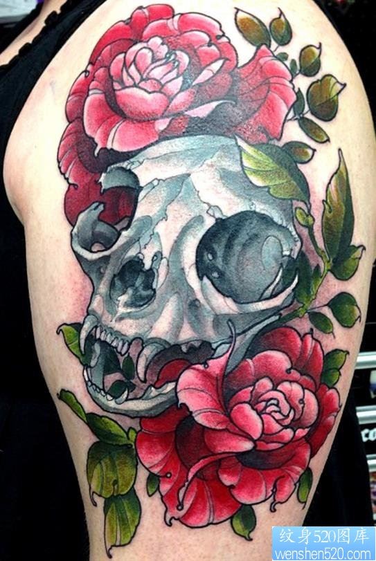 一款欧美彩色骷髅玫瑰纹身图案