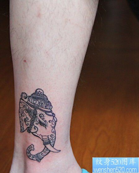 女性脚踝樊象纹身图案