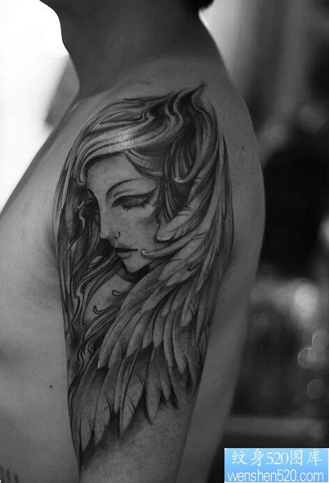 一款手臂天使纹身图案
