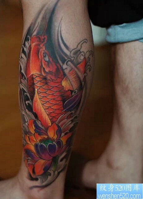 腿部彩色传统鲤鱼纹身图案