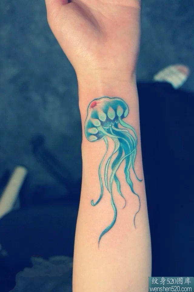 9张可爱好看的水母纹身图案