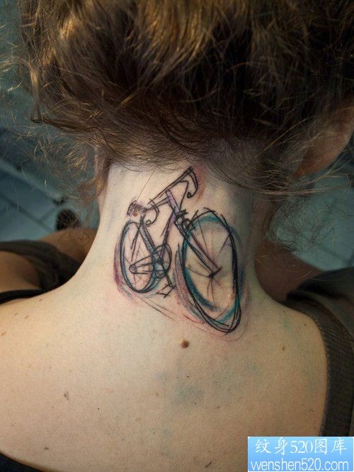 女性脖子自行车纹身图案