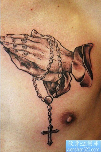 胸口祈祷之手十字架纹身图案