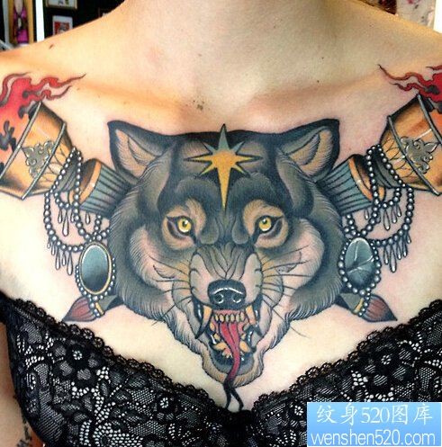 一款胸口彩色狼纹身图案