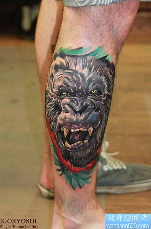 一款腿部猩猩纹身图案