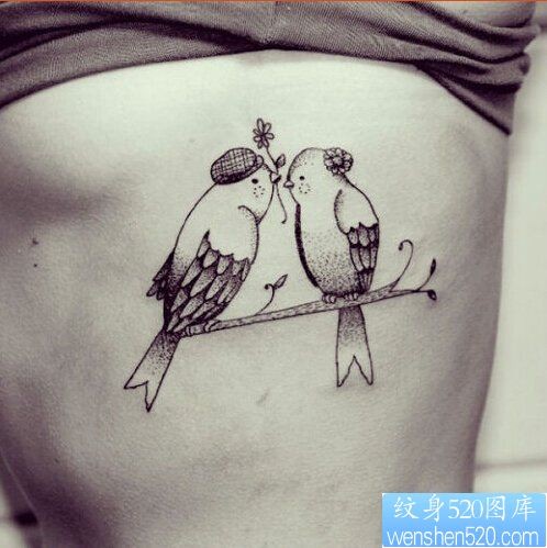 一款侧腰鸟纹身图案