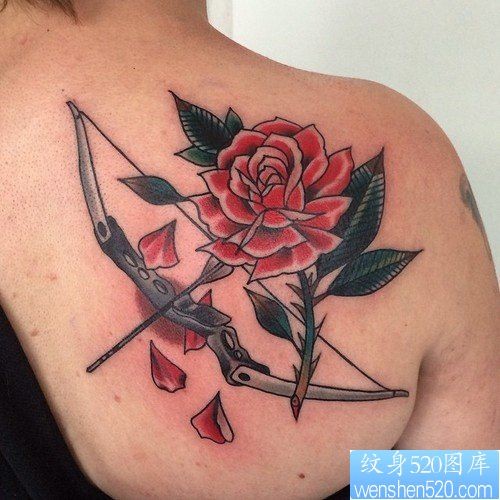 一款背部射手座玫瑰花纹身图案