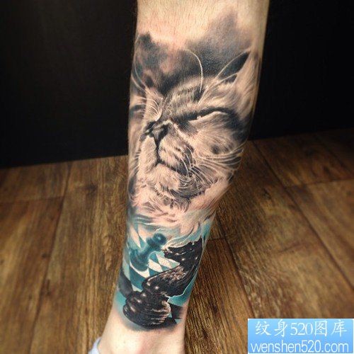 一款腿部猫咪纹身图案
