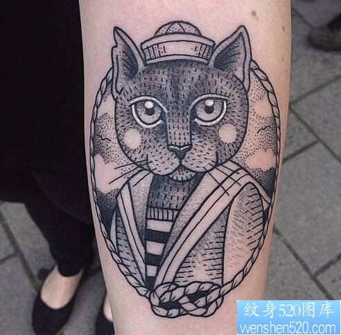 一款手臂点刺猫纹身图案