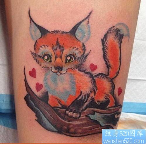 一款腿部狐狸纹身图案