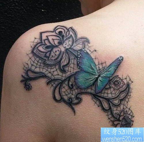 一款肩部蝴蝶玫瑰纹身图案