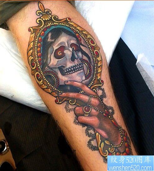 手臂上异常有个性的欧美骷髅纹身图案