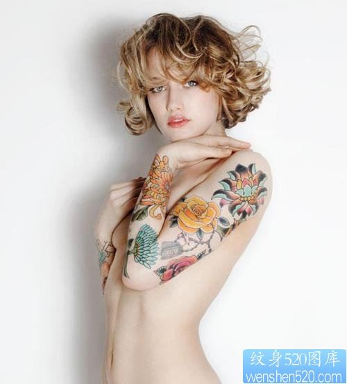 tattoo girl全裸出境展示纹身图案