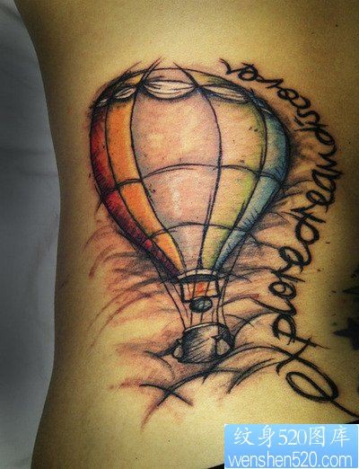 一款腰部彩色热气球纹身图案