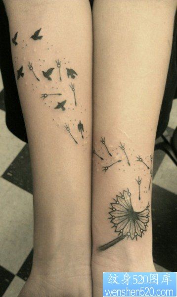 一款女性手腕蒲公英纹身图案