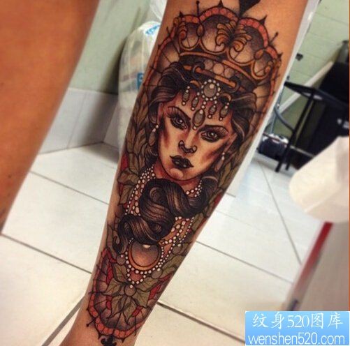 一款腿部欧美女郎纹身图案