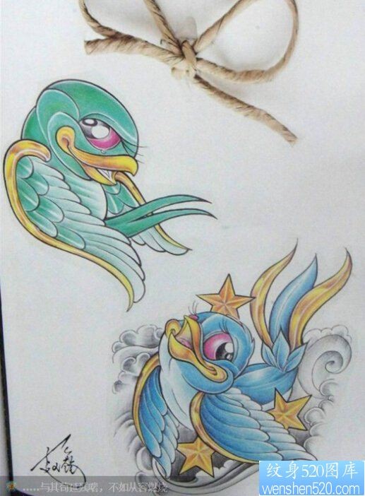 两只调皮的彩色燕子纹身图案