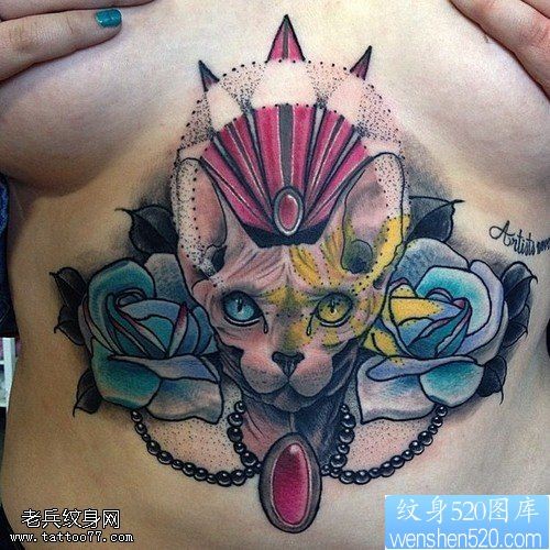 胸口彩色猫咪玫瑰花纹身图案