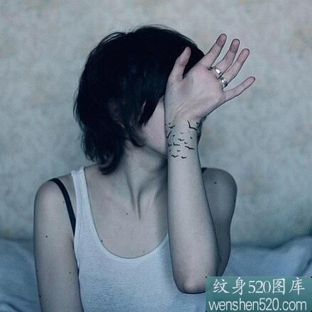 一组短发美女刺青套图，短发专属韵味