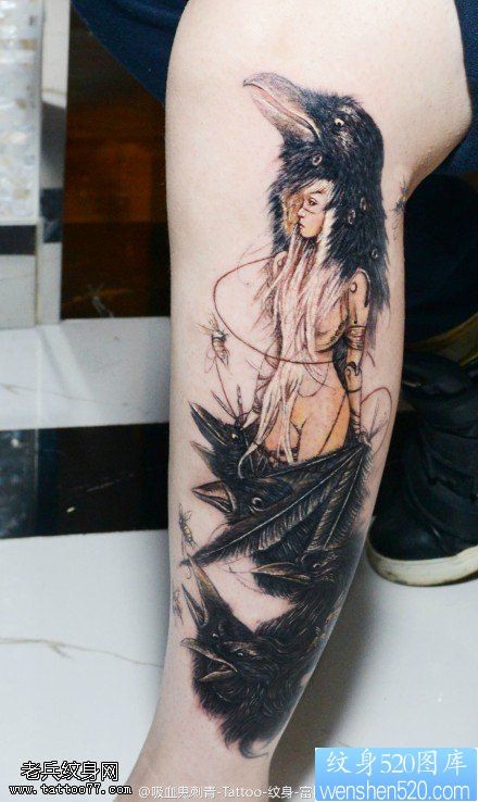 纹身提供一款腿部乌鸦女郎纹身图片