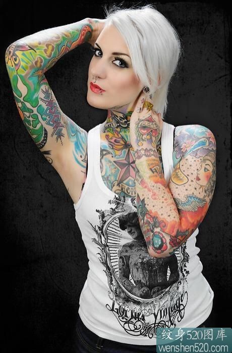 一组美女纹身套图，纹身让女孩更迷人