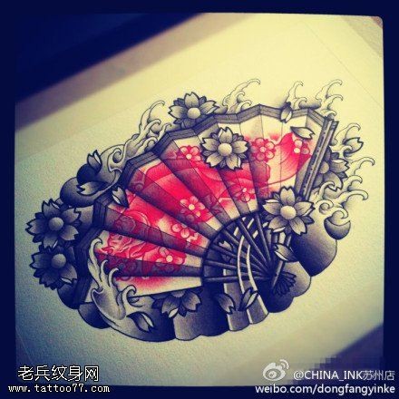 一款彩色扇子樱花纹身手稿图案