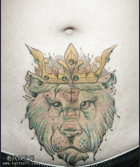 腹部彩色霸气的狮子皇冠纹身图案