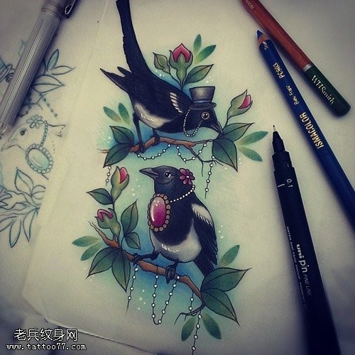 一款彩色燕子纹身图案
